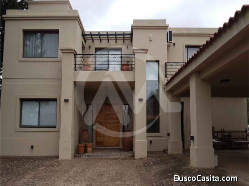 Casa en B° Lago Azul