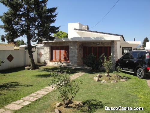 DUEÑO VENDE CHALET SEMICENTRICO EN CARLOS PAZ