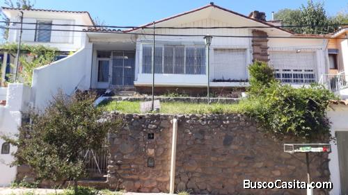 Vendo casa 3 hab y 2 dptos, en Rio Ceballos, Córdoba 