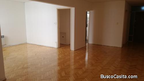 VENDO DEPARTAMENTO MUY AMPLIO EN MICROCENTRO  MENDOZA CAPITAL