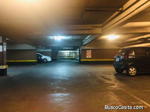 DUEÑO DIRECTO VENDE COCHERA FIJA CUBIERTA EN SAN NICOLAS 