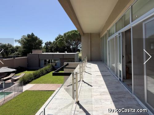 Superficie Total: 2000  Baños: 3  Cocheras: No  Antigüedad: 4 Años años