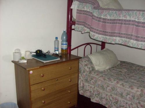 ARRIENDO PIEZA PARA TRABAJADORES CON PENSION  FRENTE TERMINAL STGO