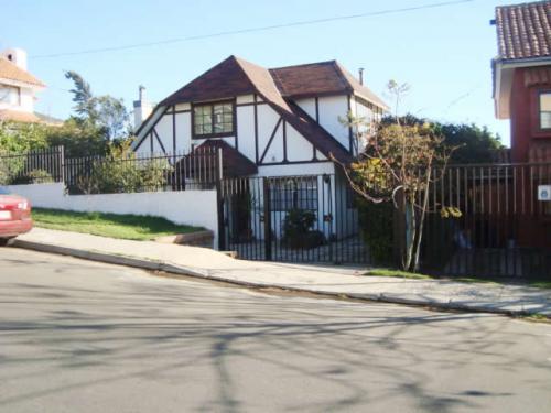 VC139 VENTA DE CASA NO PAREADA EN BOSQUES DE MONTEMAR