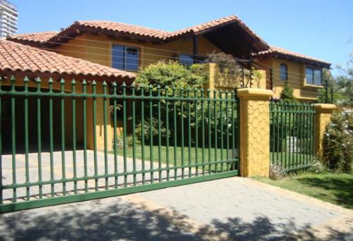 VC148 VENTA DE AMPLIA Y CÓMODA CASA SÓLIDA EN BOSQUES DE MONTEMAR CONCÓN