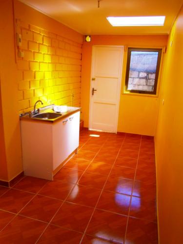 VENDO EXCELENTE CASA RECIÉN RENOVADA EN  VIÑA DEL MAR, 3 DORMITORIOS, 1 BAÑO. $37.000.000