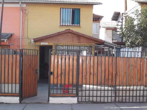 vende casa de 2 pisos solida, ubicada en Rinconada de Maipú,
