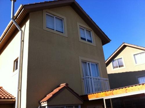 vende casa de 3 pisos aislada Santa María de Maipú 