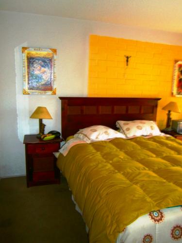 VENDO EXCELENTE DEPTO COMO NUEVO 3 DORMITORIOS 2 BAÑOS, CON ESTACIONAMIENTO TECHADO