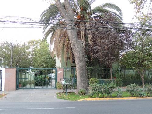 Casa tres pisos en condominio