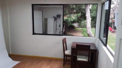 Arriendo de gran oficina en providencia, planta libre + amplio privado + servicios incluidos. 