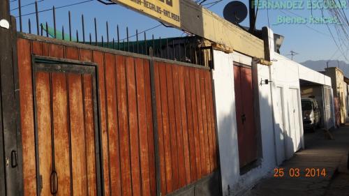 FERNANDEZ ESCOBAR Bienes Raices Vende Casa con Propiedad Comercial Centenario Los Andes