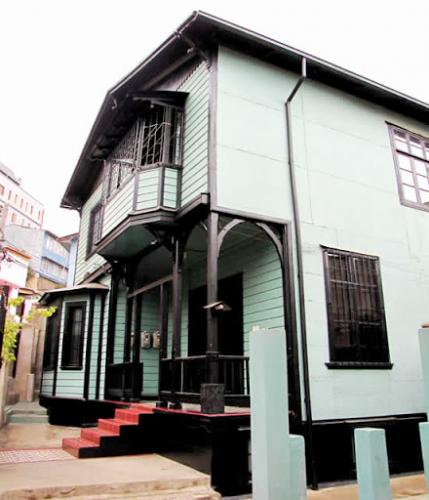VC161 VENTA DE ANTIGUA CASONA INGLESA RESTAURADA EN CERRO CÁRCEL DE VALPARAÍSO