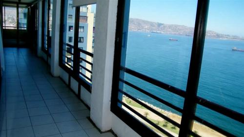  AD017 ARRIENDO AÑO CORRIDO DEPARTAMENTO AMPLIA VISTA AL MAR