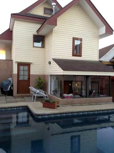 VC317  VENTA CASA SEMI-NUEVA LOMAS DE MONTEMAR CONCÓN