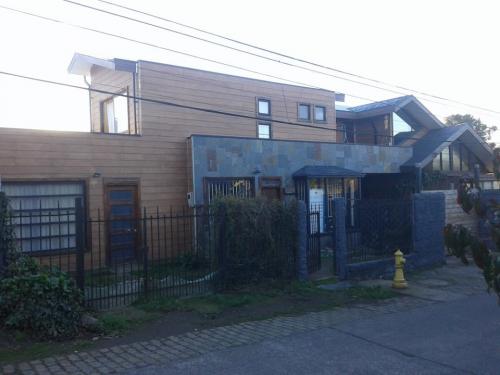 HERMOSA CASA A PASOS DE ESTADIO TEMUCO