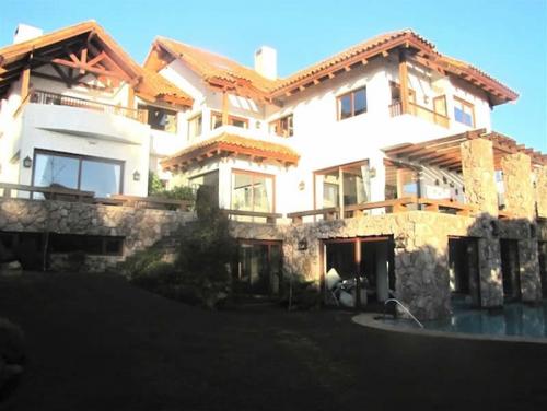 VC298 VENTA DE GRAN CASA ESTILO COLONIAL EN BOSQUES DE MONTEMAR - CONCÓN