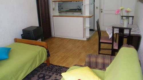 VD179 VENTA DEPARTAMENTO AMOBLADO CENTRO DE REÑACA