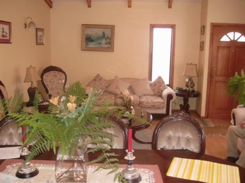 Amplia Casa Colindante, Altos Chiguayante,  $78.000.000 