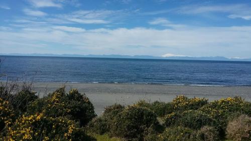 Terreno en aituy a orilla de mar , de 2 hectareas