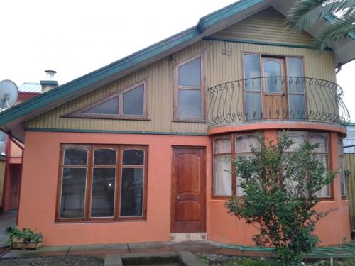 Casa Muy Amplia Central 215/338 M2. PENCO 