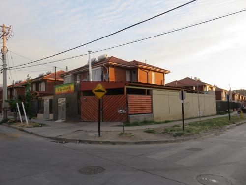 Hermosa y Amplia Casa Esquina con Paneles Solares, Ampliacion para Local Comercial y Piscina en Barrio Plaza Viva, Puente Alto