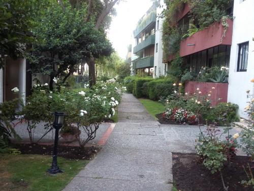 Arrienda Departamento 3° piso Violeta Cousiño. Peñalolén