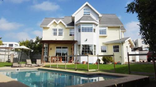 VC404 HERMOSA CASA SOLEADA EN LOMAS DE MONTEMAR, CONCÓN