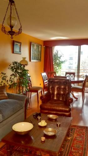 Departamento emplazado altura 3366 av .colón , las condes