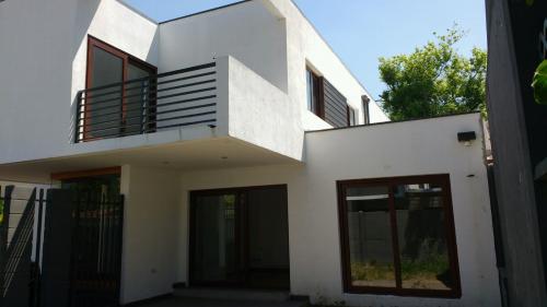 VENDO CASA NUEVA A PASOS DE TOBALABA.