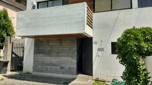 VENDO CASA USADA EN T. MORO A PASOS DE ROTONDA BILBAO.