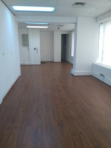 ARRIENDO OFICINA EN LOS LEONES CERCANA A ESTACIÓN DE METRO LOS LEONES.