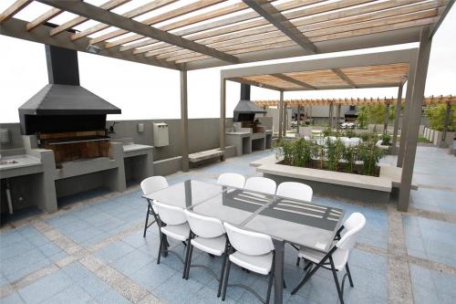 VENDO DEPTO. MARIPOSA CASI NUEVO EN AV. V. MACKENNA A PASOS DE E. DE METRO V. VALDÉS. 