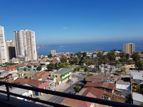 SE VENDE DEPARTAMENTO CON VISTA AL MAR y ESTACIONAMIENTO 2D 2B EN VALPARAISO