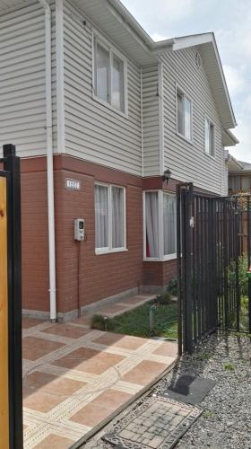 Preciosa Casa en Sector Residencial (Ciudad del Sol)