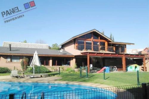 CASA CON 1.128 m2 DE TERRENO, JARDÍN DEL MAR, REÑACA // VC486