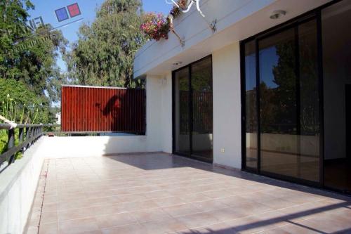 DEPARTAMENTO GRAN TERRAZA, CERCANO A PLAYA, REÑACA // VD344