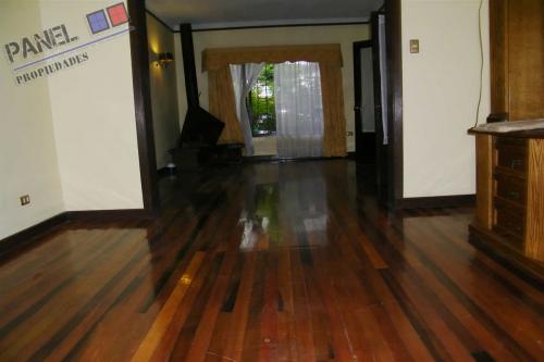 CASA CON EXCELENTE UBICACIÓN EN SECTOR PONIENTE - VIÑA DEL MAR // VC482
