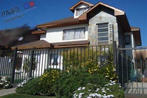 VENTA DE CÓMODA CASA EN LOMAS DE MONTEMAR - CONCÓN // VC125