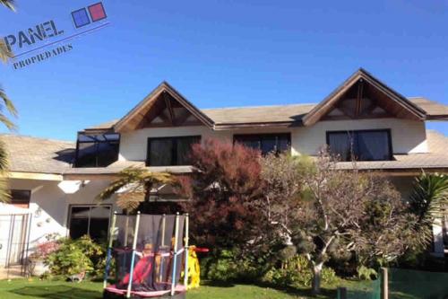 GRAN CASA EN MIRAFLORES BAJO VIÑA DEL MAR // VC393