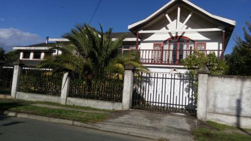 CASA CON AMPLIO SITIO, ANGOL
