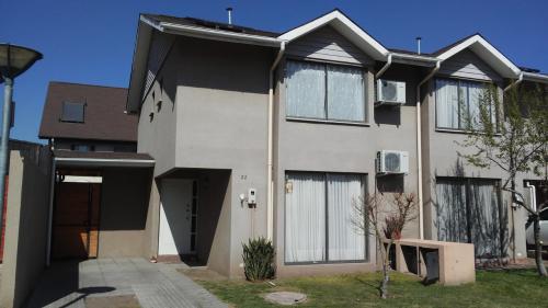Arriendo casa en Condominio Los Canelos de Maipú