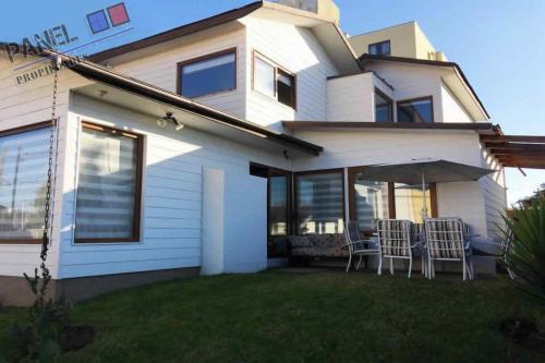 HERMOSA PROPIEDAD REMODELADA, JARDÍN DEL MAR, REÑACA // VC516