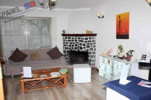 CASA EN ORIENTES, CERCANA A SPORTING, VIÑA DEL MAR // VC529