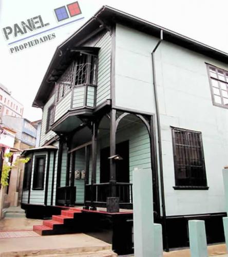 VENTA DE ANTIGUA CASONA INGLESA RESTAURADA EN CERRO CÁRCEL DE VALPARAÍSO // VC161