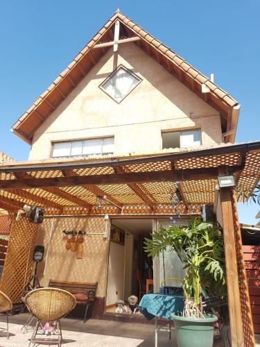 Casa de tres pisos, muy amplia, en condominio, comuna La Florida.