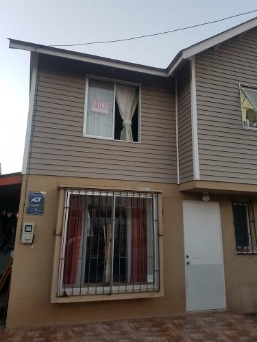 Comosa casa moderna, barrio residencial Puente Alto.