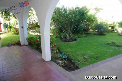 AMPLIA CASA GRAN TERRENO LAS GOLONDRINAS, REÑACA // VC538