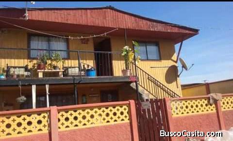 Venta de Casa de 2 Pisos en Costa Azul 