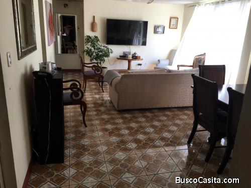 Vendo departamento con excelente ubicación, frente a centro de salud, colegios, Metro y comercio.